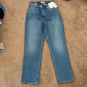 NWT Abercrombie curve love ultra high rise 90s straight jeans size 28